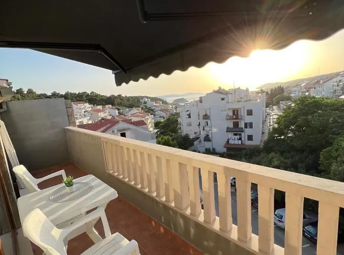 Luxury Iris Apartamento *