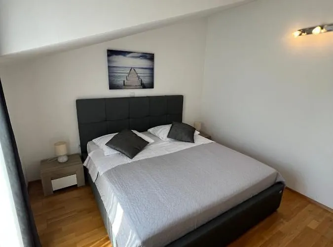 Luxury Iris Apartment *